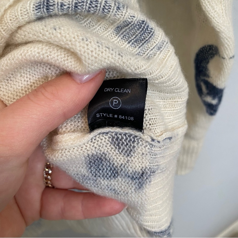Skull Cashmere Cream and Navy Skull Print Sweater Size XS - Picture 6 of 6